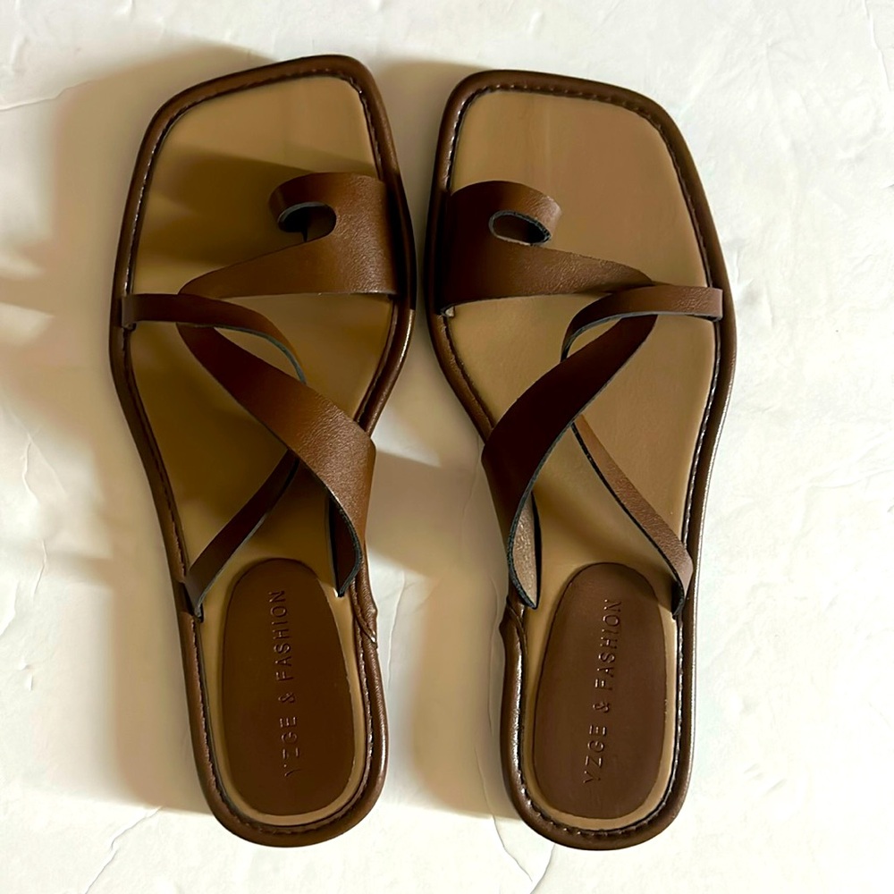 NWOT Brown sandals